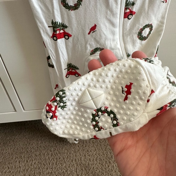 Kyte Baby Christmas Wreath Zippered Footie - Picture 3 of 4